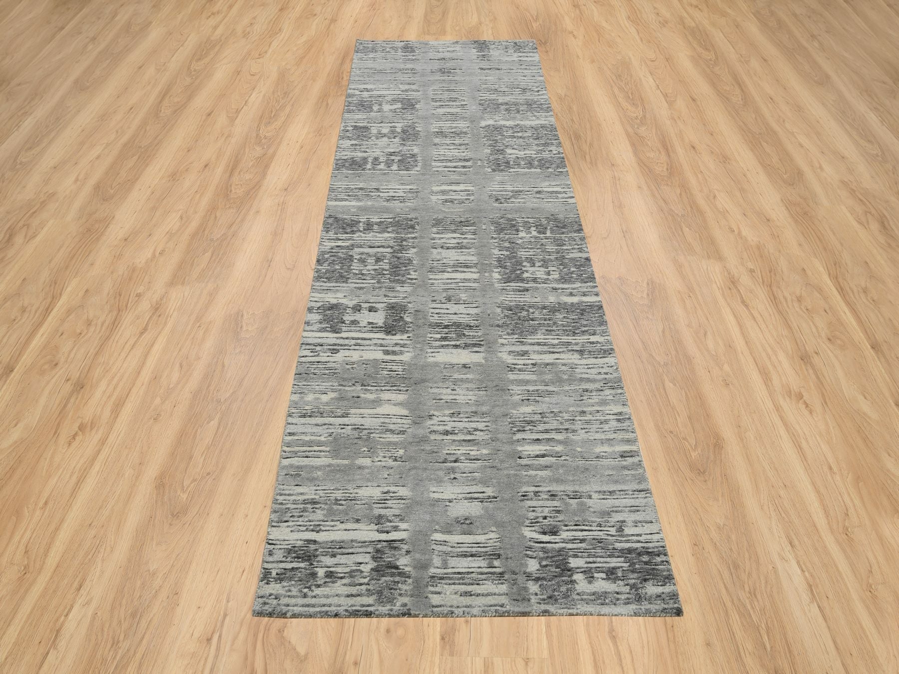 Gray 2'6" x 10'0" Modern / Contemporary Hand knotted Wool Rug - Sku: O065166
