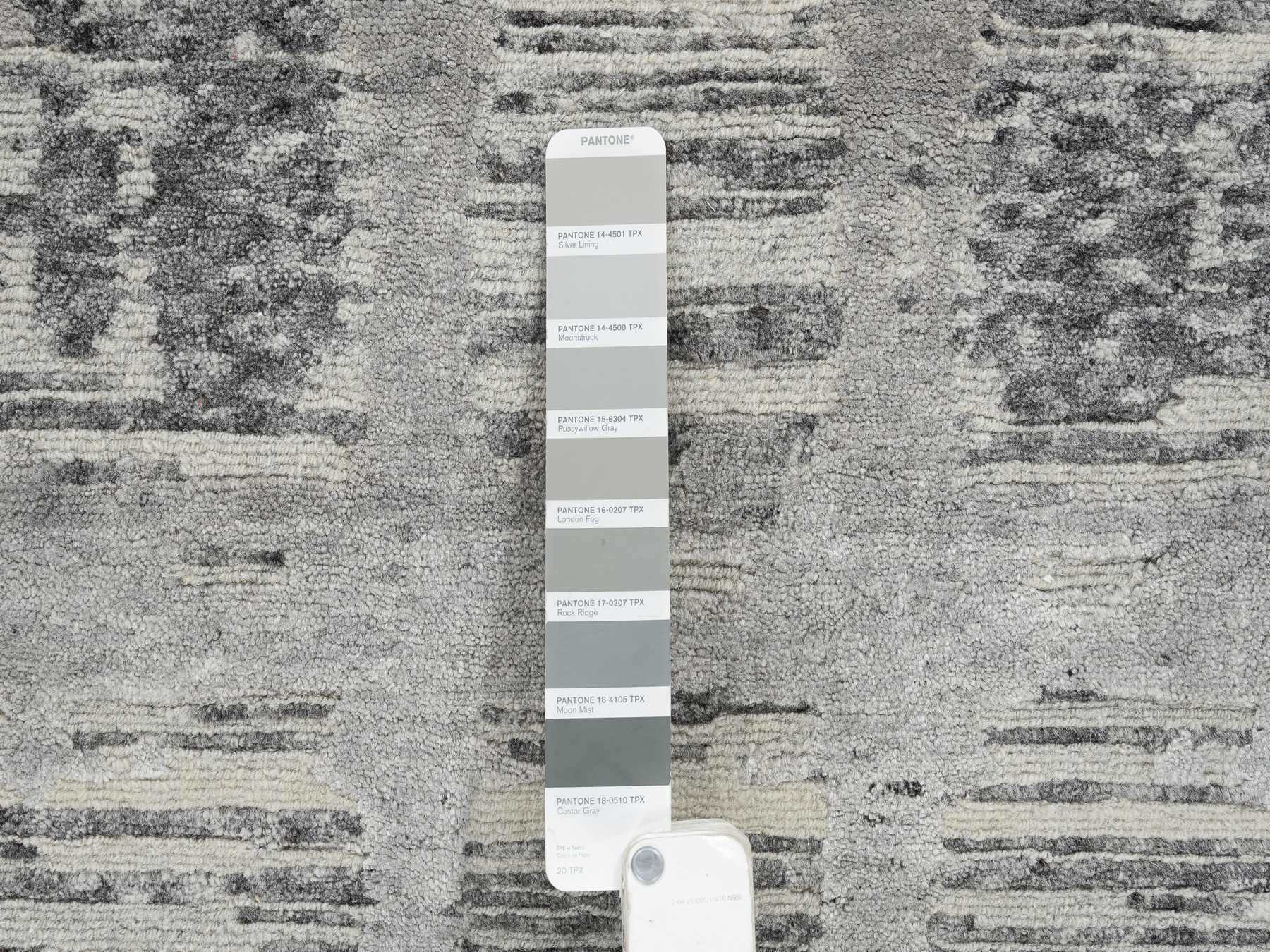 Modern / Contemporary hand-knotted wool runner in Gray, 2'6" x 10' — SKU O065166 (view 4)