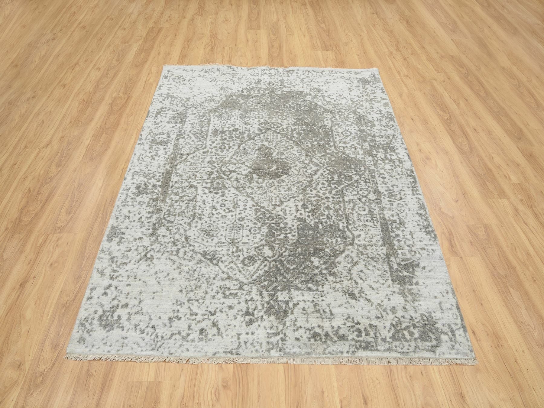 Transitional hand-knotted wool/silk rug in Gray, 5'1" x 7' — SKU O065209 (view 2)