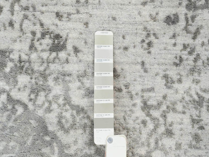 Transitional hand-knotted wool/silk rug in Gray, 5'1" x 7' — SKU O065209 (view 4)