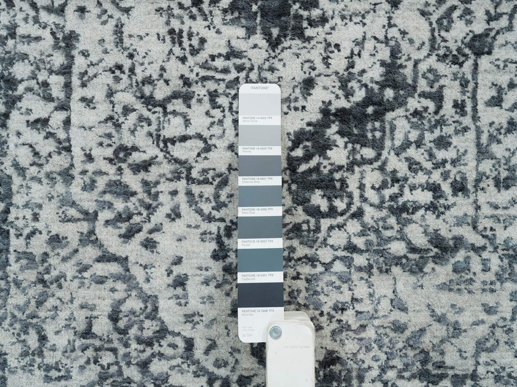 Transitional hand-knotted wool/silk runner in Gray, 2'8" x 20' — SKU O065214 (view 4)