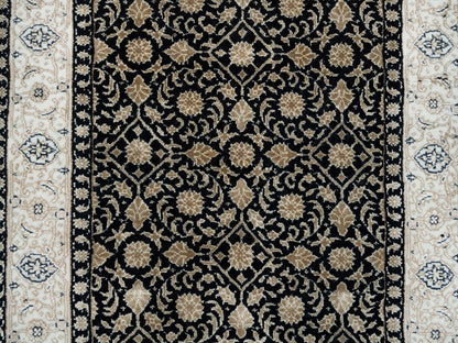Black 2'4" x 4'7" Fine Oriental Hand knotted Wool Rug - Sku: O065311