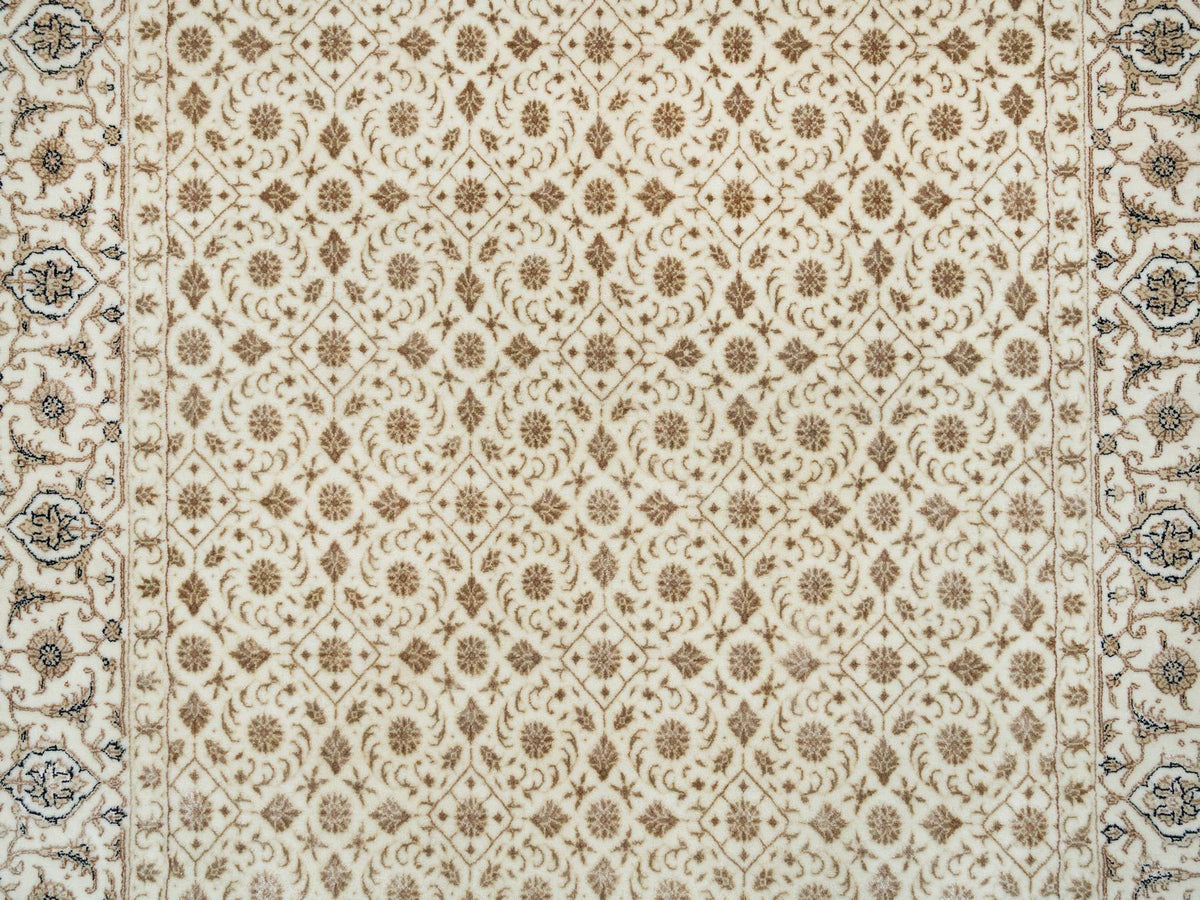 Herati Fine Oriental hand-knotted wool runner in Ivory, 4'7" x 6'8" — SKU O065347 (view 5)