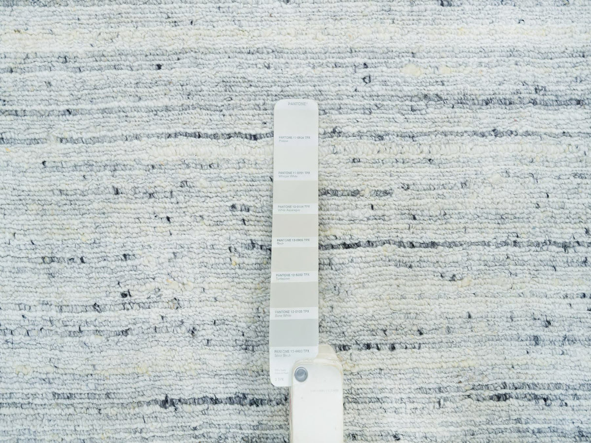 Modern / Contemporary hand-knotted wool rug in Ivory, 10'1" x 14'1" — SKU O065451 (view 7)
