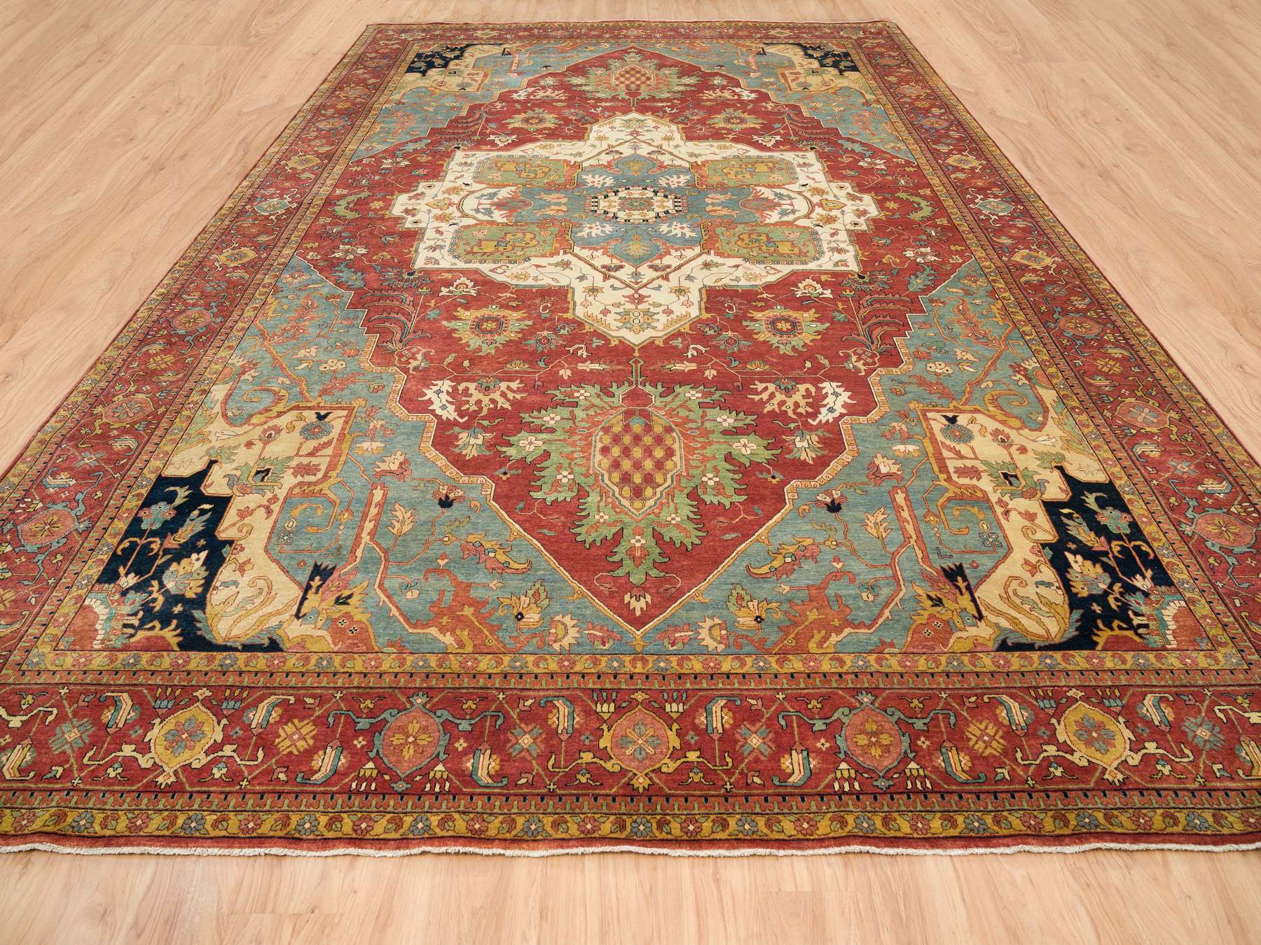 Heriz Heriz hand-knotted wool rug in Red, 12'1" x 18'2" — SKU O065511 (view 2)