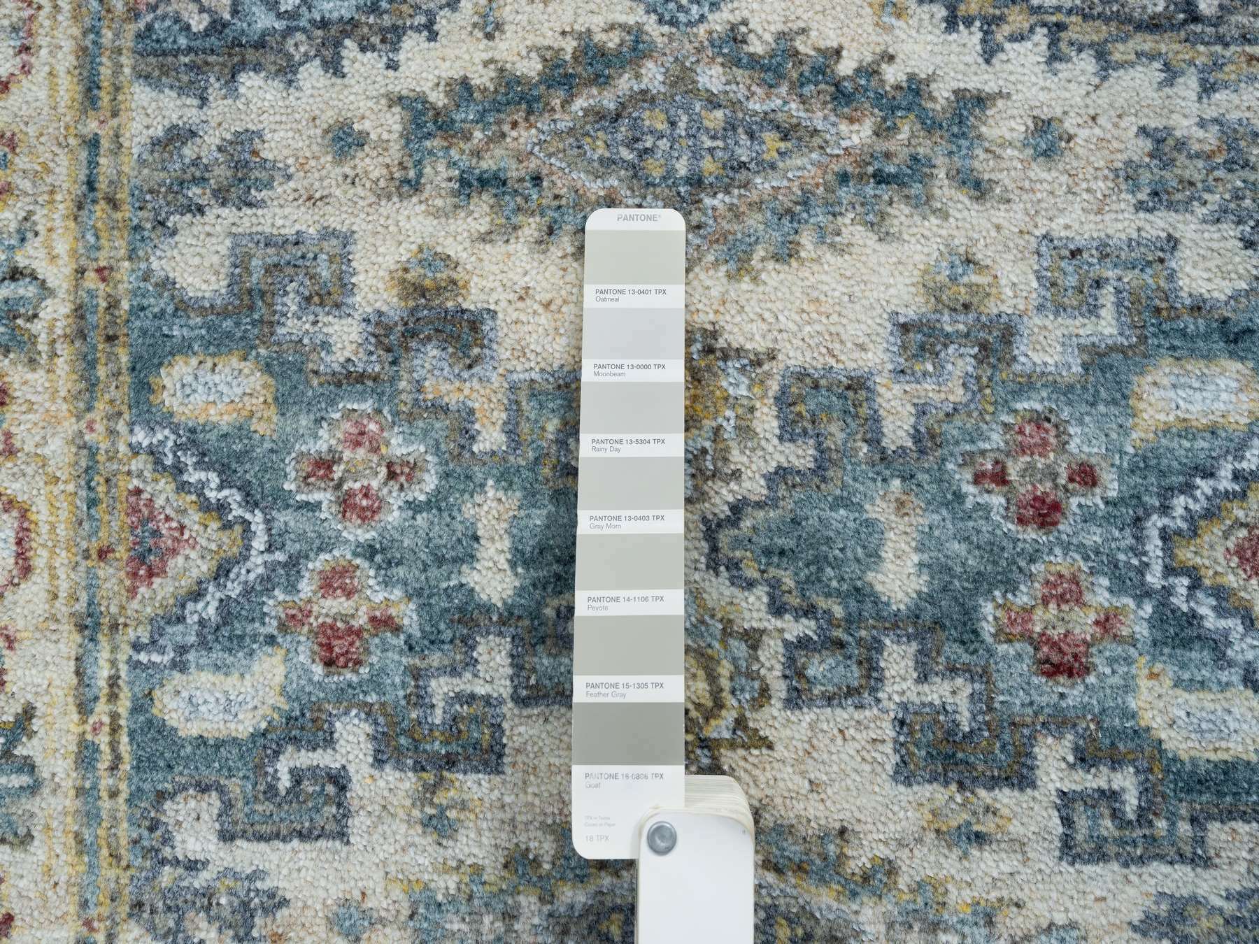 Tribal & Geometric hand-knotted wool runner in Ivory, 2'7" x 11'10" — SKU O065634 (view 4)