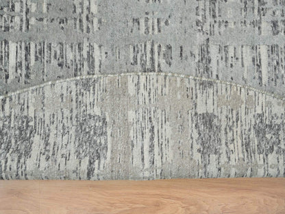 Modern / Contemporary hand-knotted wool rug in Gray, 10'1" x 10'1" — SKU O065640 (view 4)