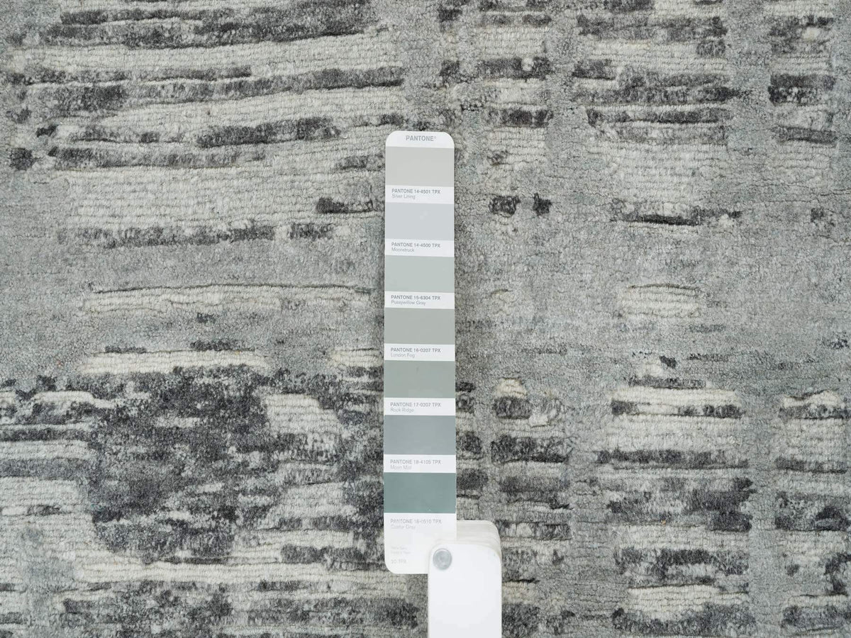 Modern / Contemporary hand-knotted wool rug in Gray, 10'1" x 10'1" — SKU O065640 (view 7)