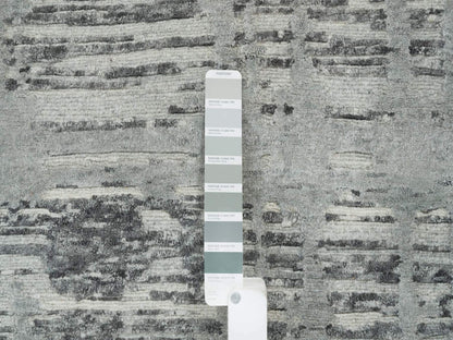 Modern / Contemporary hand-knotted wool rug in Gray, 10'1" x 10'1" — SKU O065640 (view 7)