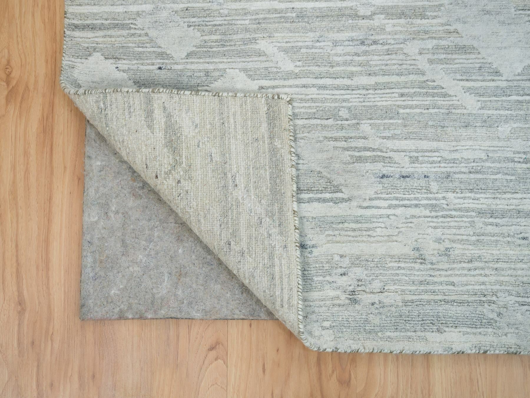 Modern / Contemporary hand-knotted wool rug in Gray, 6' x 9'3" — SKU O065642 (view 4)