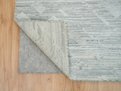 Modern / Contemporary hand-knotted wool rug in Gray, 6' x 9'3" — SKU O065642 (view 4)
