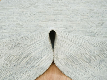 Modern / Contemporary hand-knotted wool rug in Gray, 6' x 9'3" — SKU O065642 (view 5)