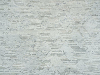 Modern / Contemporary hand-knotted wool rug in Gray, 6' x 9'3" — SKU O065642 (view 8)