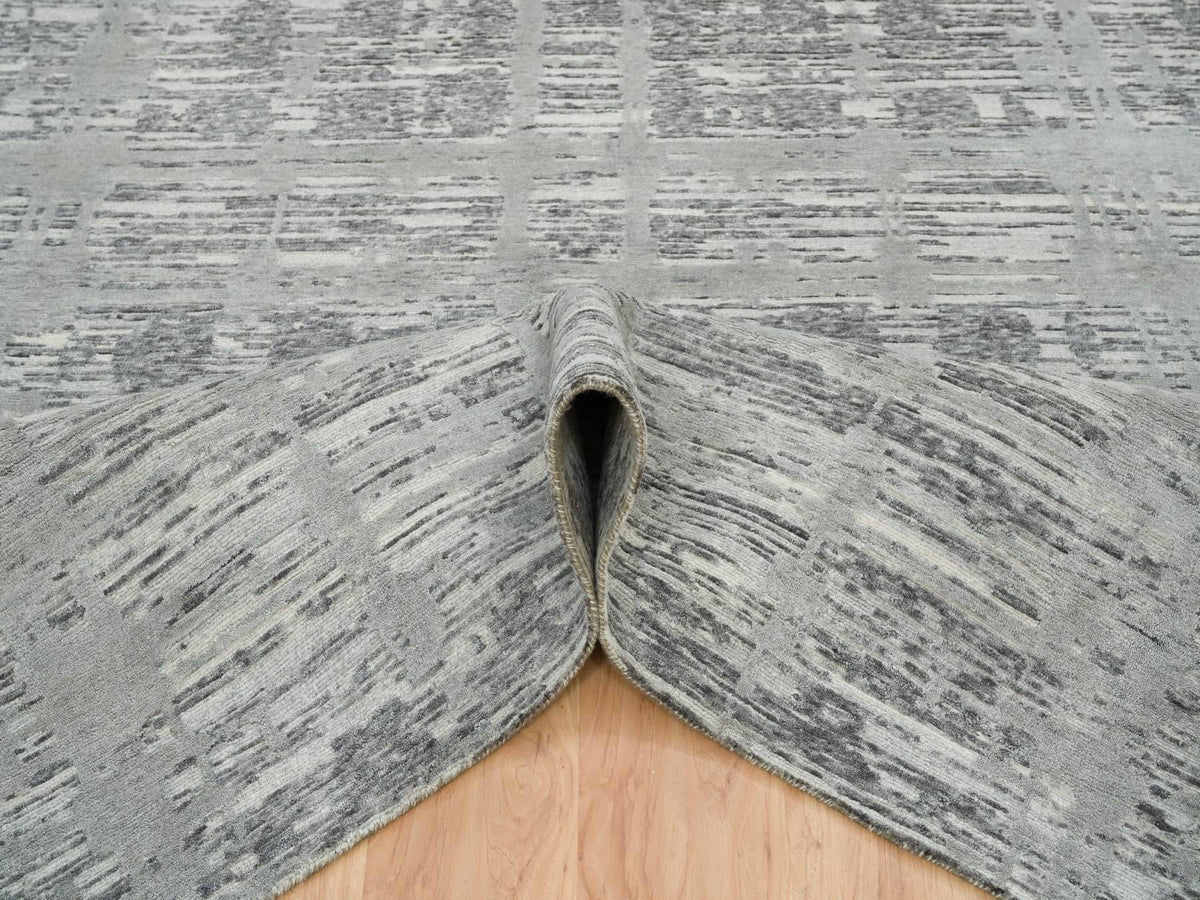 Modern / Contemporary hand-knotted wool rug in Gray, 6'1" x 9'2" — SKU O065643 (view 5)