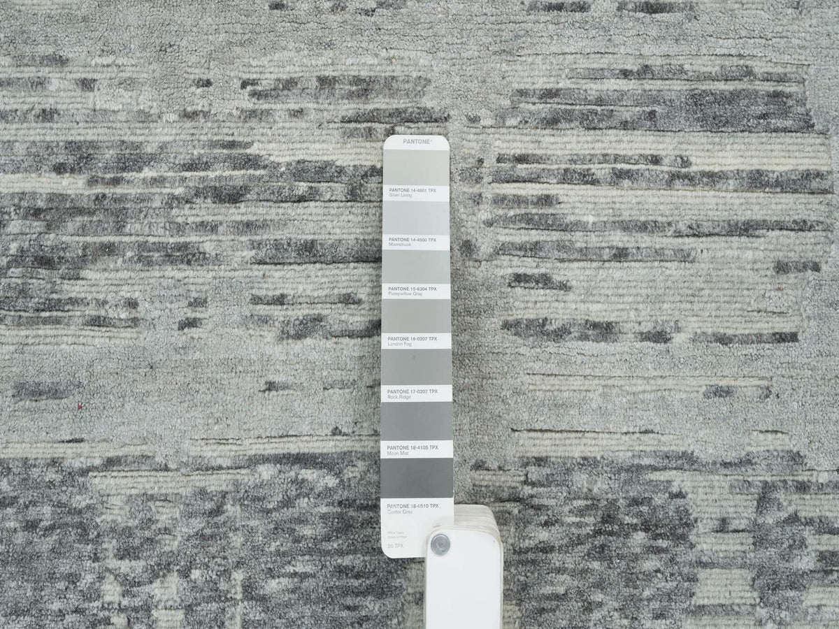 Modern / Contemporary hand-knotted wool rug in Gray, 6'1" x 9'2" — SKU O065643 (view 7)