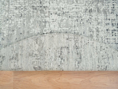 Modern / Contemporary hand-knotted wool rug in Gray, 6'1" x 6'1" — SKU O065653 (view 3)