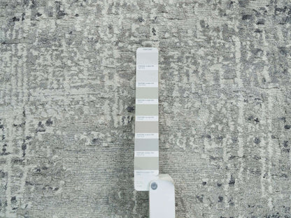 Modern / Contemporary hand-knotted wool rug in Gray, 6'1" x 6'1" — SKU O065653 (view 4)
