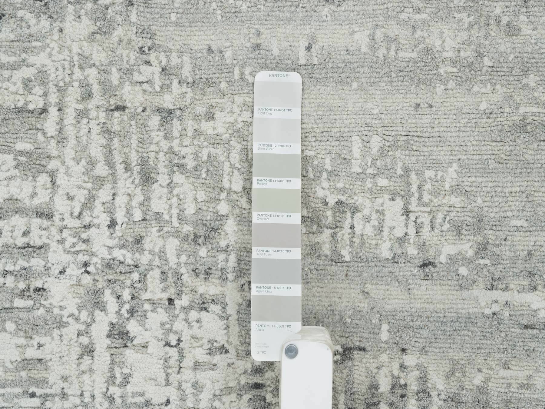 Modern / Contemporary hand-knotted wool rug in Gray, 6'2" x 6'2" — SKU O065657 (view 4)