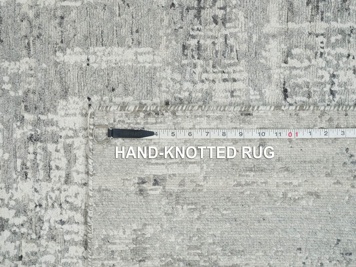 Modern / Contemporary hand-knotted wool rug in Gray, 6'2" x 6'2" — SKU O065657 (view 8)