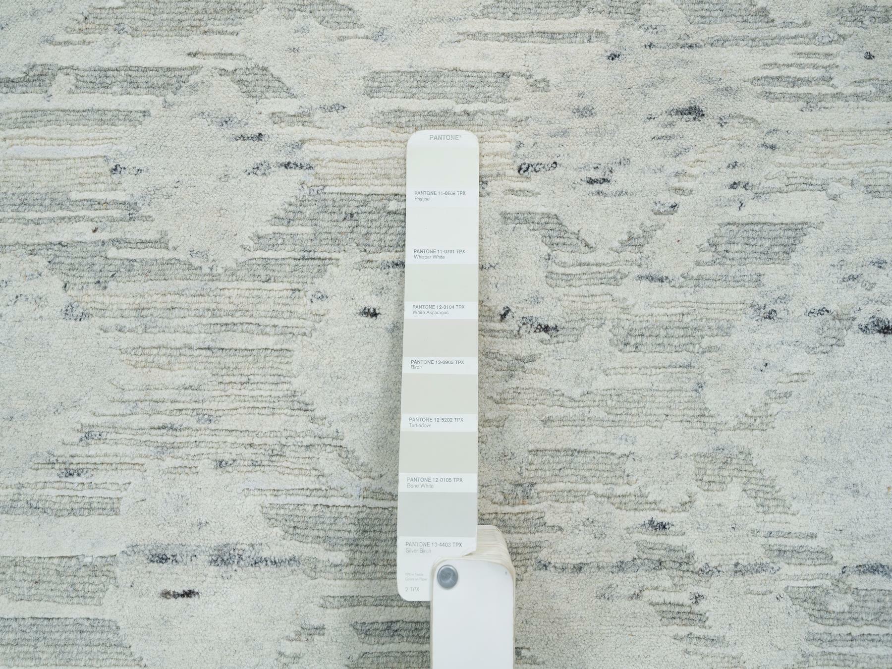 Modern / Contemporary hand-knotted wool rug in Gray, 6'1" x 6'1" — SKU O065658 (view 4)