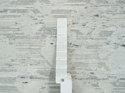 Modern / Contemporary hand-knotted wool rug in Gray, 6'1" x 6'1" — SKU O065658 (view 4)