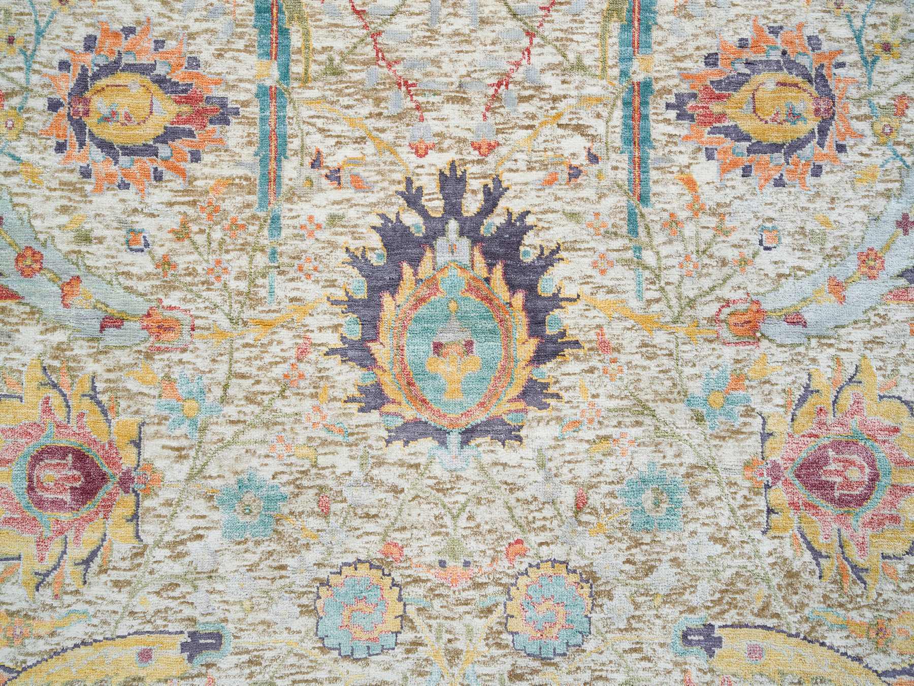 Transitional hand-knotted wool/silk rug in Ivory, 5'2" x 5'2" — SKU O065695 (view 5)
