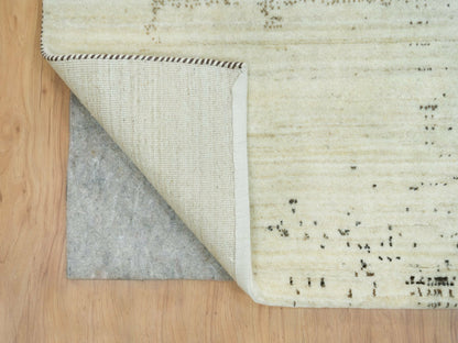 Gabbeh Modern / Contemporary hand-knotted wool rug in Ivory, 8'3" x 11'3" — SKU O065763 (view 4)