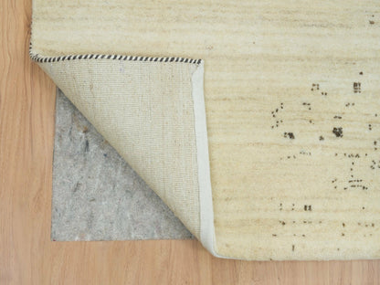 Gabbeh Modern / Contemporary hand-knotted wool rug in Ivory, 9'6" x 13'4" — SKU O065771 (view 4)