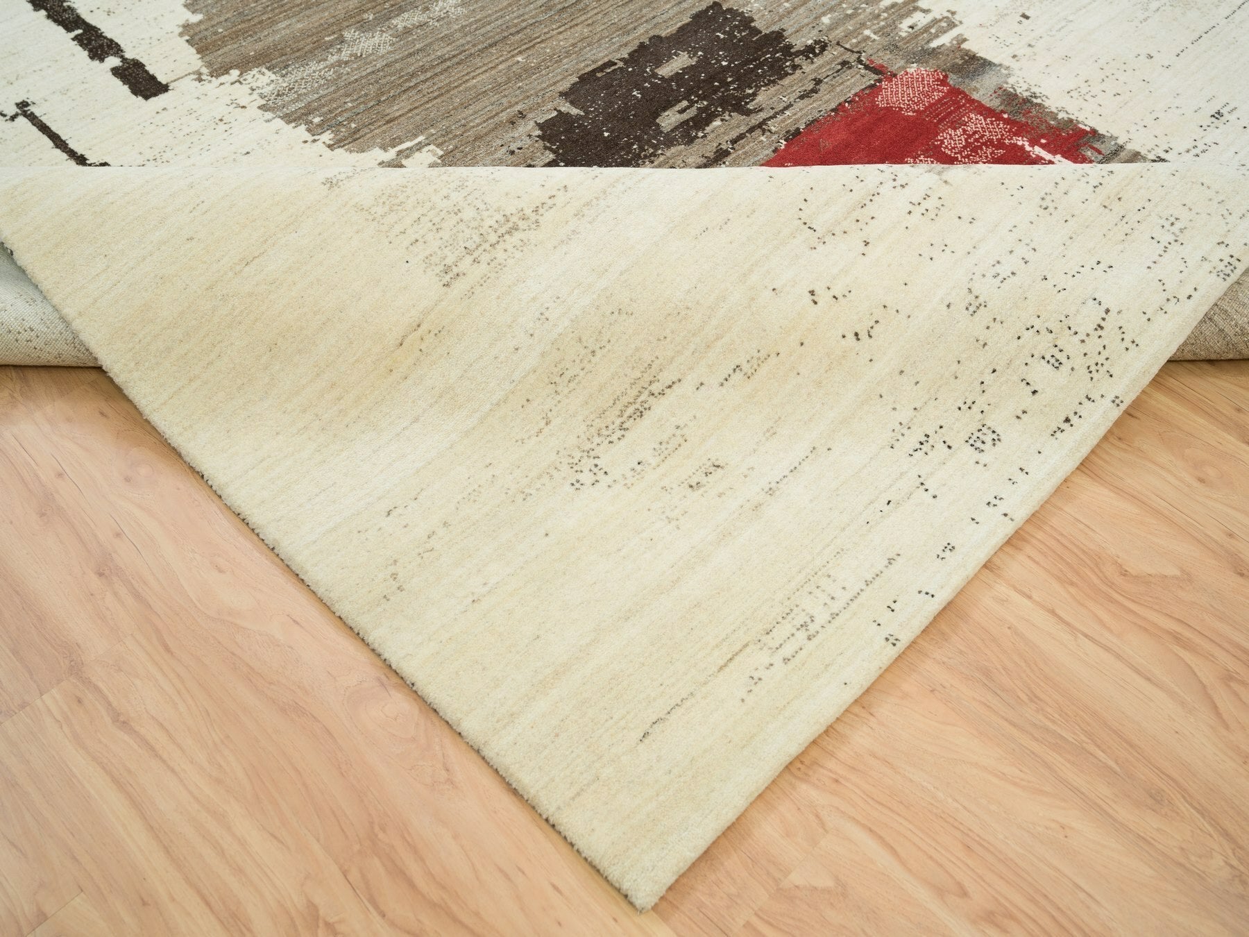 Gabbeh Modern / Contemporary hand-knotted wool rug in Ivory, 9'6" x 13'4" — SKU O065771 (view 6)