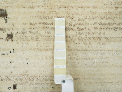 Gabbeh Modern / Contemporary hand-knotted wool rug in Ivory, 9'6" x 13'4" — SKU O065771 (view 7)