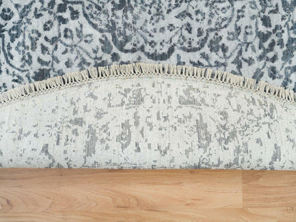 Transitional hand-knotted wool/silk rug in Gray, 5'11" x 5'11" — SKU O065829 (view 3)