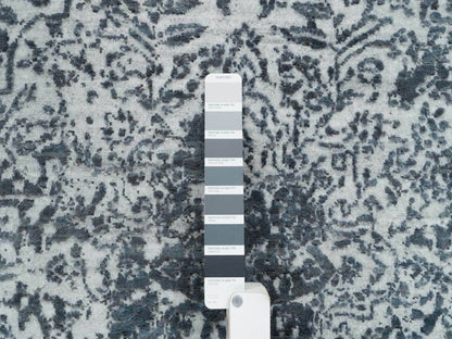 Transitional hand-knotted wool/silk rug in Gray, 5'11" x 5'11" — SKU O065829 (view 4)