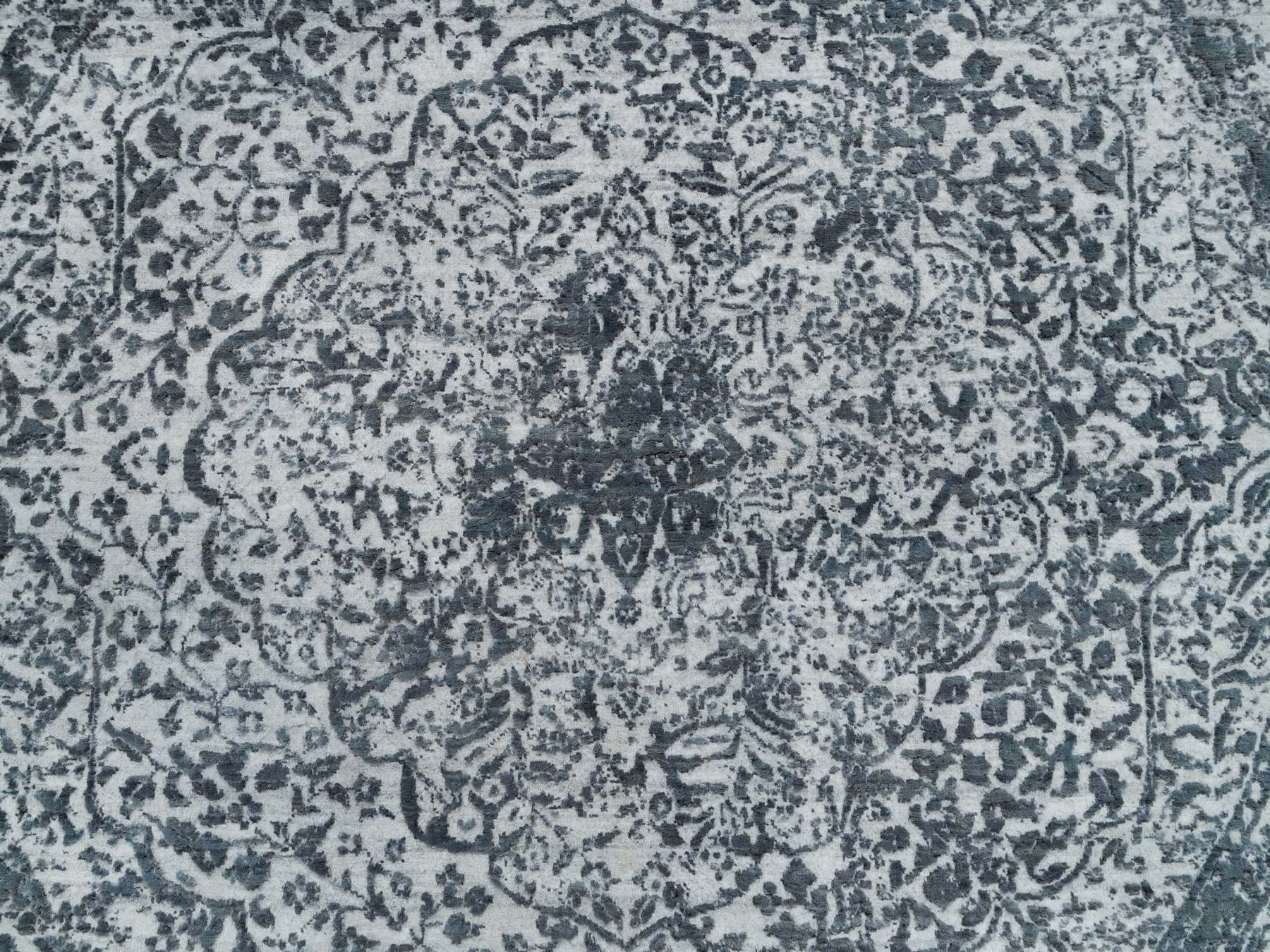 Transitional hand-knotted wool/silk rug in Gray, 5'11" x 5'11" — SKU O065829 (view 5)