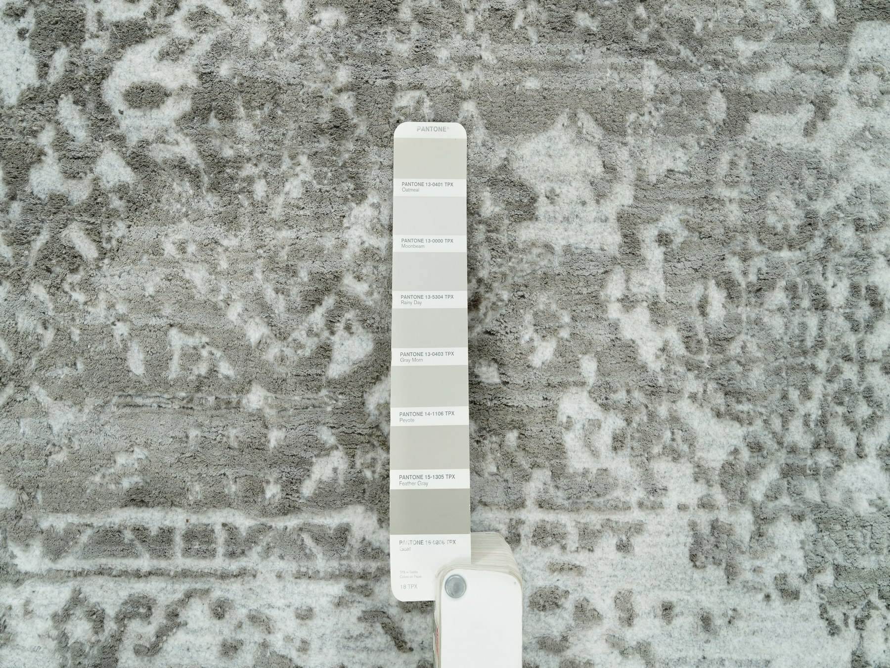 Transitional hand-knotted wool/silk rug in Gray, 8' x 10'2" — SKU O065872 (view 7)