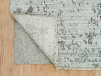 Transitional hand-knotted wool/silk rug in Gray, 8'11" x 11'11" — SKU O065873 (view 4)