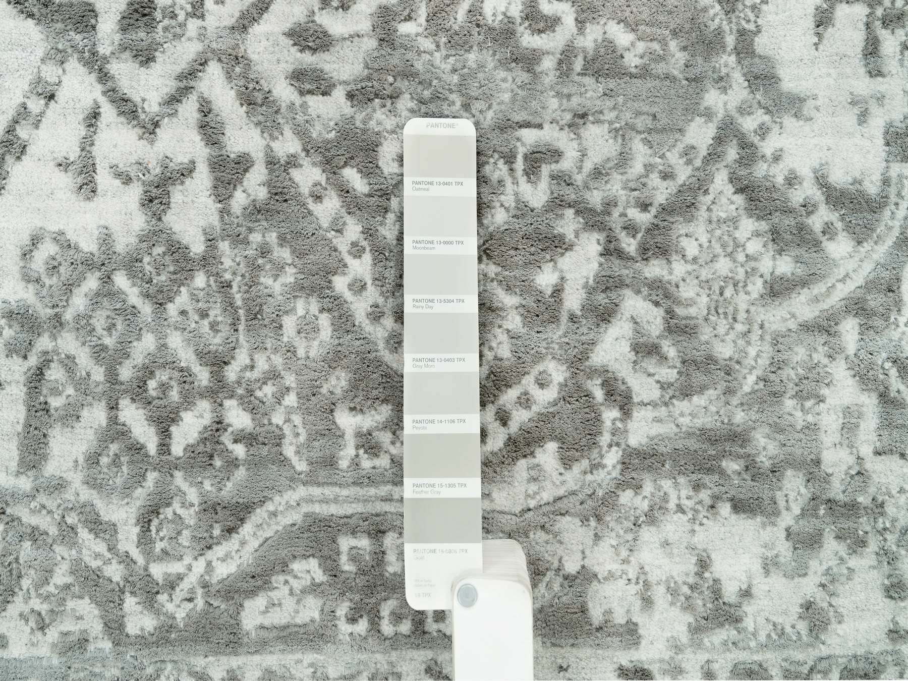 Transitional hand-knotted wool/silk rug in Gray, 9'11" x 14' — SKU O065874 (view 7)