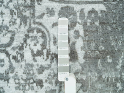 Transitional hand-knotted wool/silk rug in Gray, 12'1" x 17'10" — SKU O065875 (view 7)