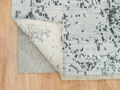 Transitional hand-knotted wool/silk rug in Gray, 9' x 12'2" — SKU O065876 (view 4)