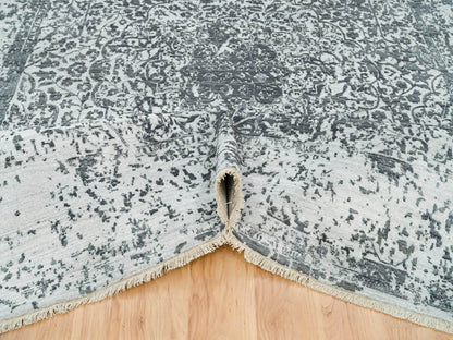 Transitional hand-knotted wool/silk rug in Gray, 9' x 12'2" — SKU O065876 (view 5)