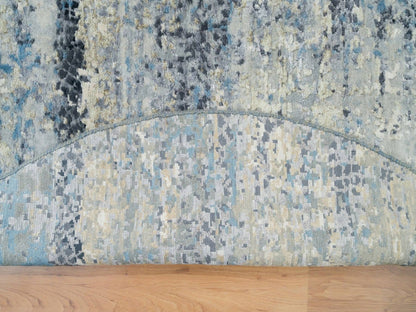Modern / Contemporary hand-knotted wool/silk rug in Gray, 6'11" x 6'11" — SKU O065879 (view 3)