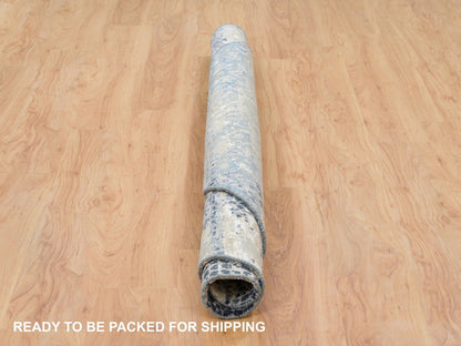 Modern / Contemporary hand-knotted wool/silk rug in Gray, 6'11" x 6'11" — SKU O065879 (view 6)