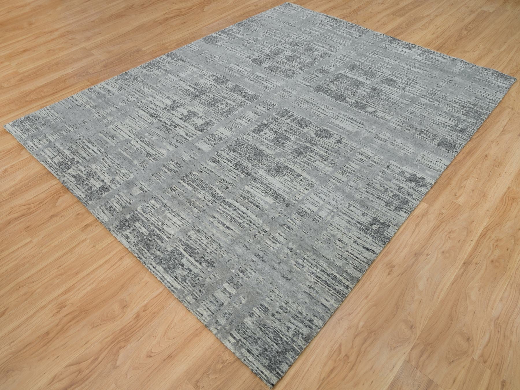 Modern / Contemporary hand-knotted wool rug in Gray, 8' x 10' — SKU O065945 (view 3)
