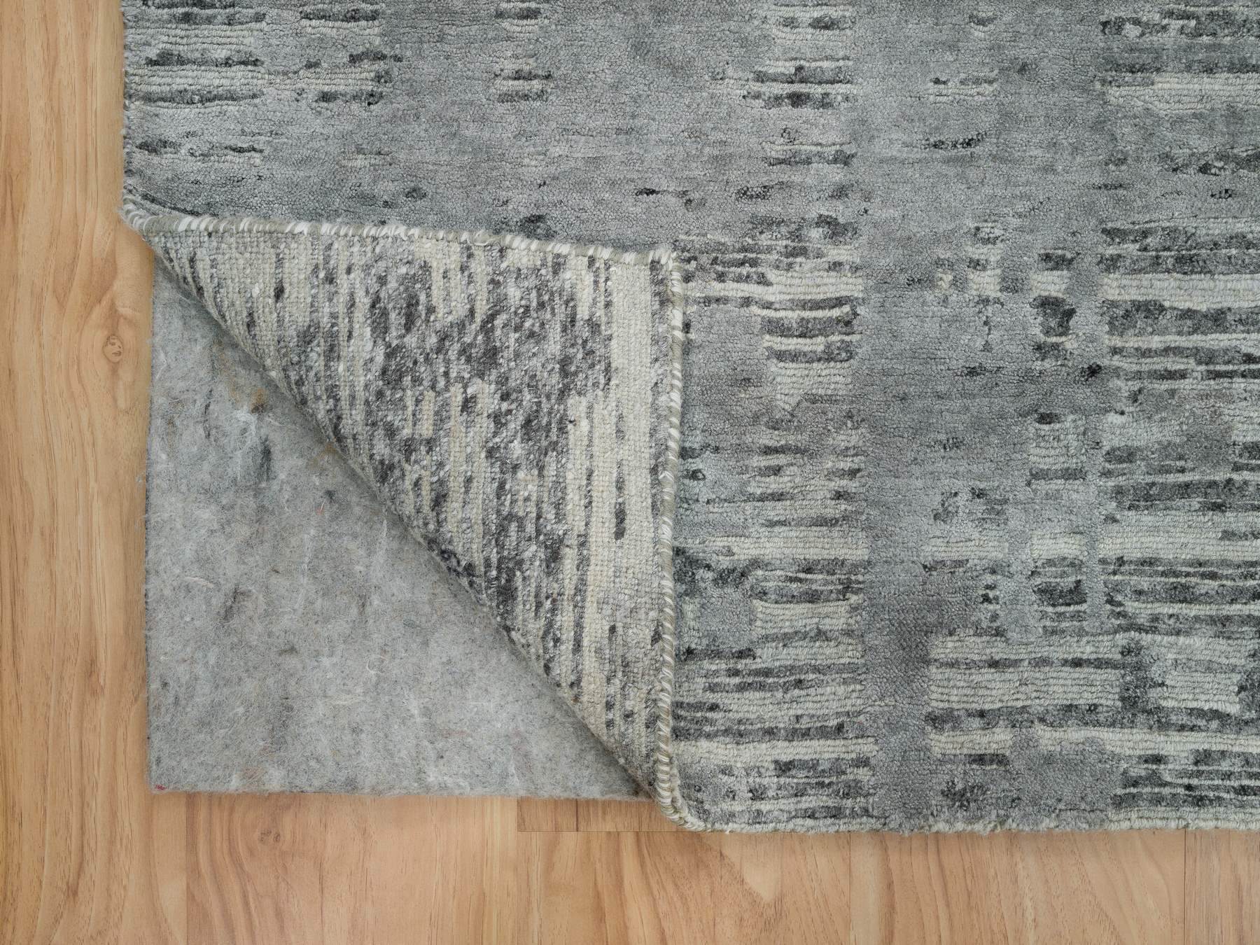 Modern / Contemporary hand-knotted wool rug in Gray, 8' x 10' — SKU O065945 (view 4)