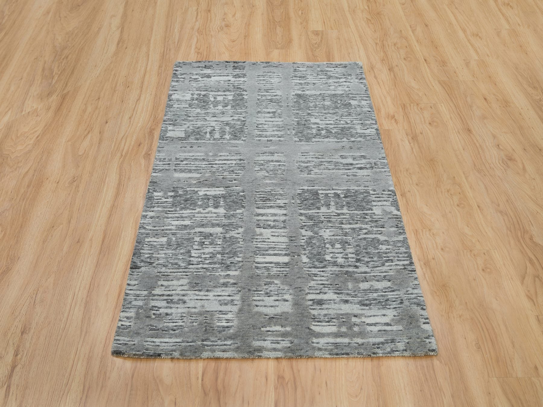 Modern / Contemporary hand-knotted wool rug in Gray, 3' x 5'1" — SKU O065961 (view 2)
