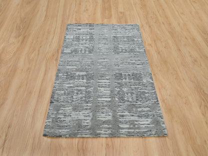 Modern / Contemporary hand-knotted wool rug in Gray, 3' x 5'1" — SKU O065961 (view 2)