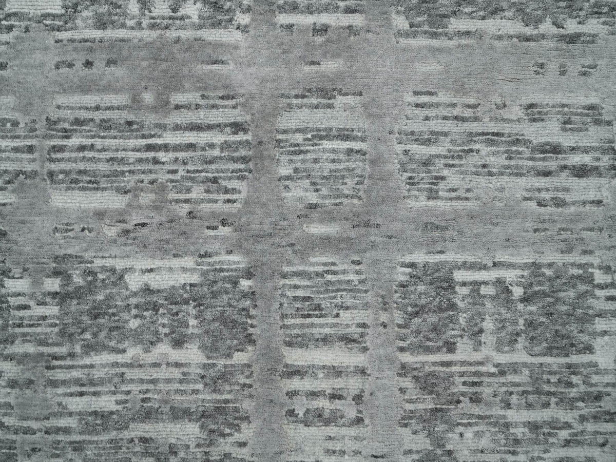 Modern / Contemporary hand-knotted wool rug in Gray, 3' x 5'1" — SKU O065961 (view 5)