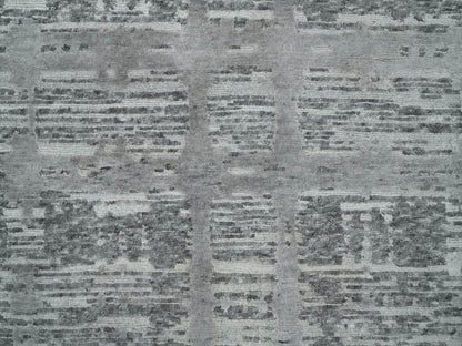 Modern / Contemporary hand-knotted wool rug in Gray, 3' x 5'1" — SKU O065961 (view 5)
