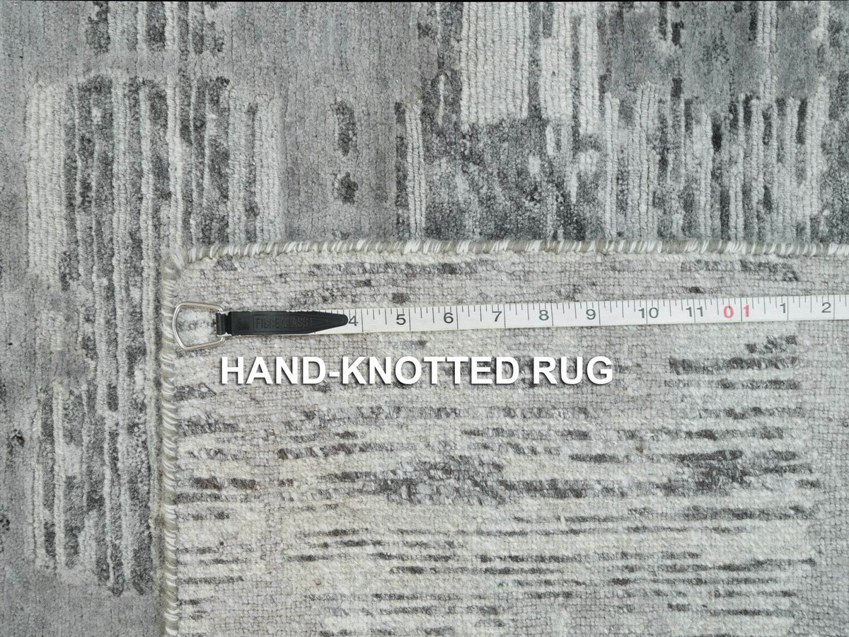 Modern / Contemporary hand-knotted wool rug in Gray, 3' x 5'1" — SKU O065961 (view 8)