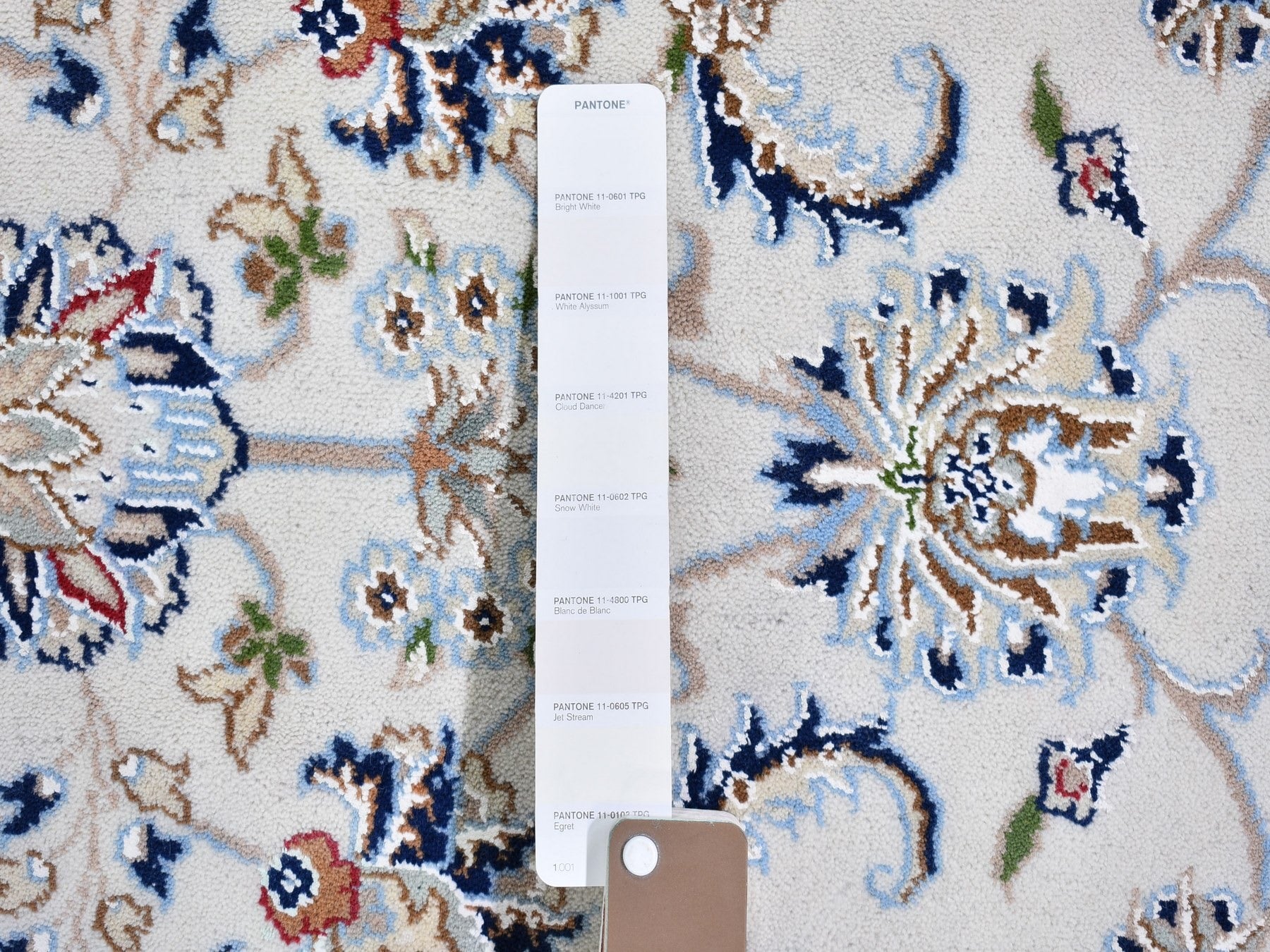Nain Fine Oriental hand-knotted wool rug in Ivory, 6'1" x 6'1" — SKU O066024 (view 3)