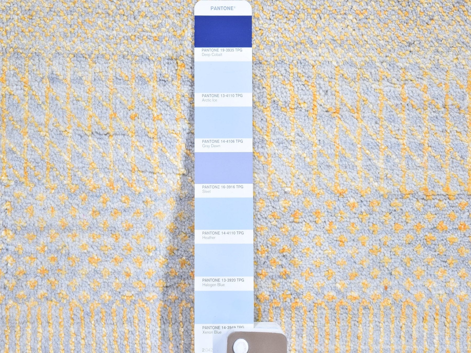 Modern / Contemporary hand-knotted wool/silk rug in Yellow, 8'1" x 9'8" — SKU O066056 (view 8)